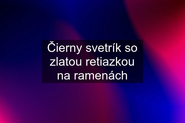 Čierny svetrík so zlatou retiazkou na ramenách